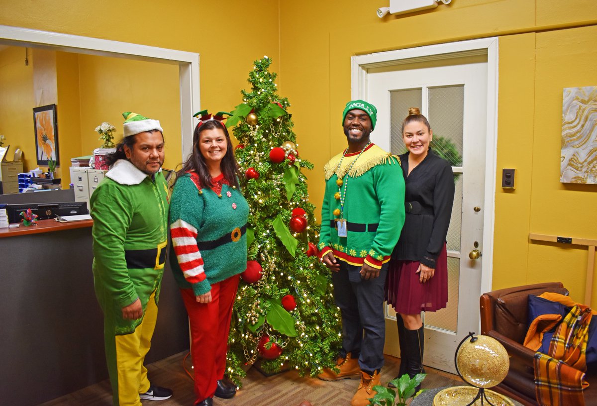 WPS60Supt's tweet photo. Holiday spirit is strong at the Lincoln Center today! #60pride https://t.co/d2K3EcEIhq