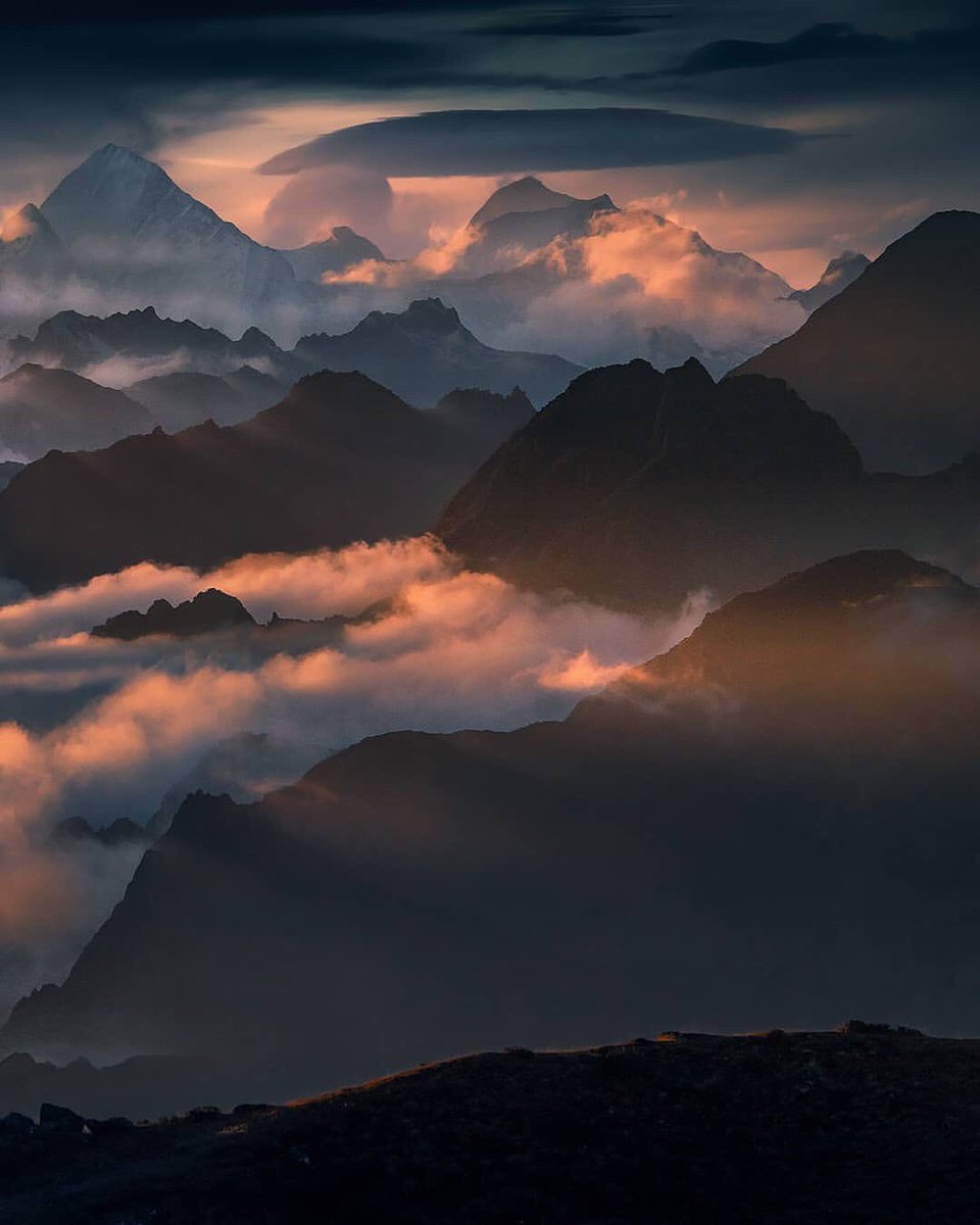 video_168's tweet image. A spectacular view from Makalu, the fifth highest mountain in the world.