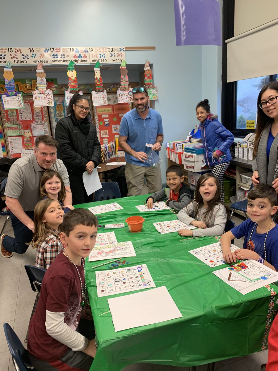 HeiminkKristine's tweet photo. Gingerbread Centers were so much fun!! Our gingerbread cookies came out great! Let’s hope we can eat them before they try to run away!🏃🏽‍♂️🏃‍♀️#gingerbread #yummy @5thAveSchool @BayShoreSchools https://t.co/EUWVZ7Nd5n