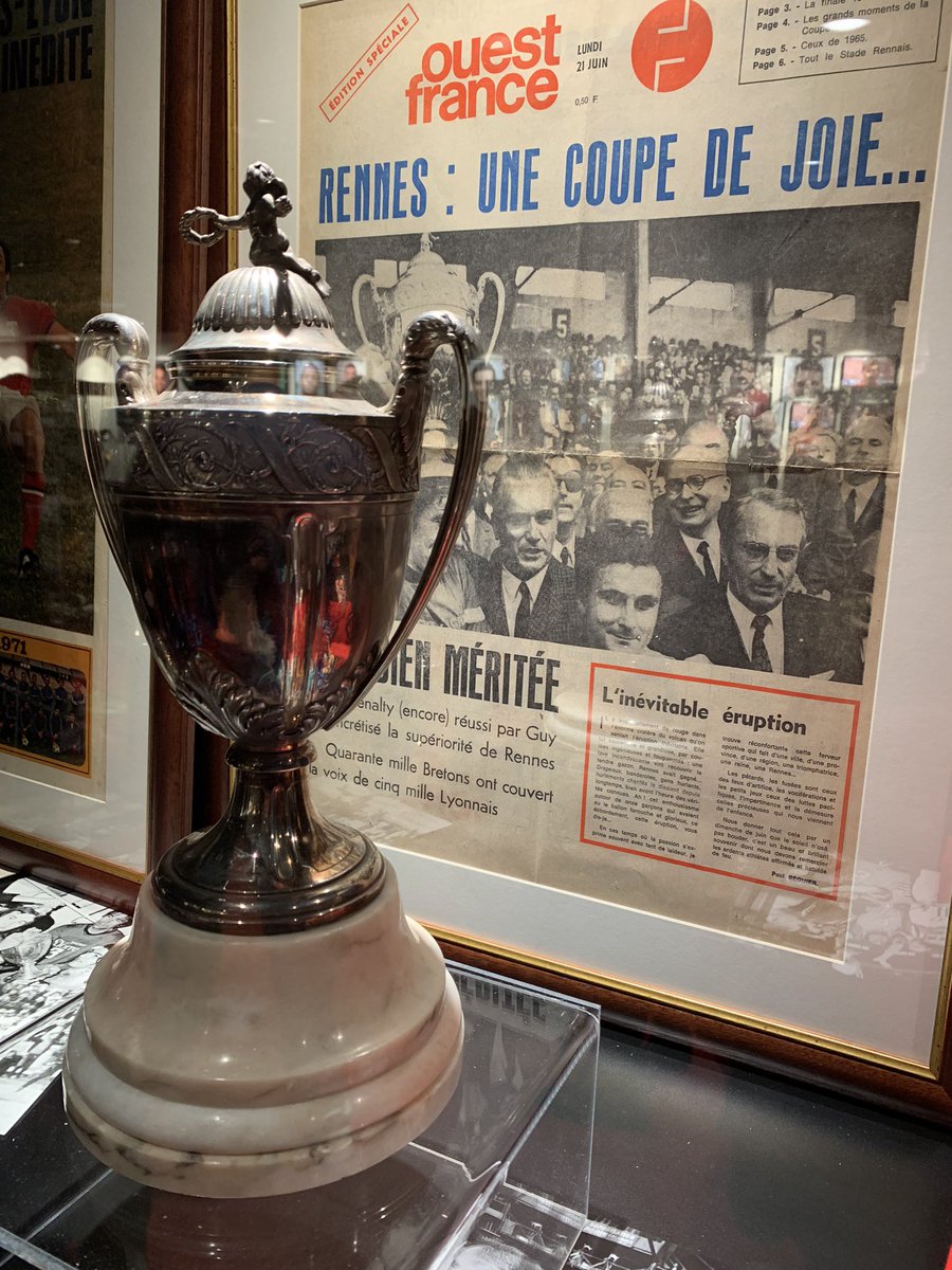 Une plongée dans l’histoire du <a href="/staderennais/">Stade Rennais F.C.</a> avec La Galerie des Légendes lors du <a href="/twapero_Rennes/">Tweet Apero Rennes</a> ⚫️🔴
Merci @FlorentHTMY 🙏
#SRFC #Twapero #TwaperoRennes #Rennes
