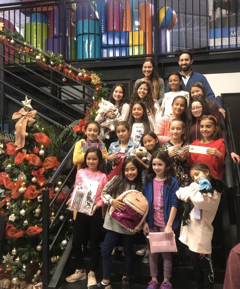 Nuestro equipo MET GYMNASTICS 🤸🏻celebró el inicio de la navidad 🎄jugando Secret Santa 🎅🏻🎁 #MET #METGYMNASTICS #SOMOSMET #Gimnasia #Lovegymnastics #Gymnastics #GimnasiaArtistica #ArtisticGymnastics #KidsGymnastic