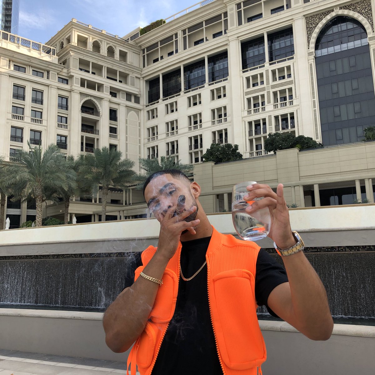 2020 we working hard, drinking hella water, and reducing our use of single-use plastics 💕🥂