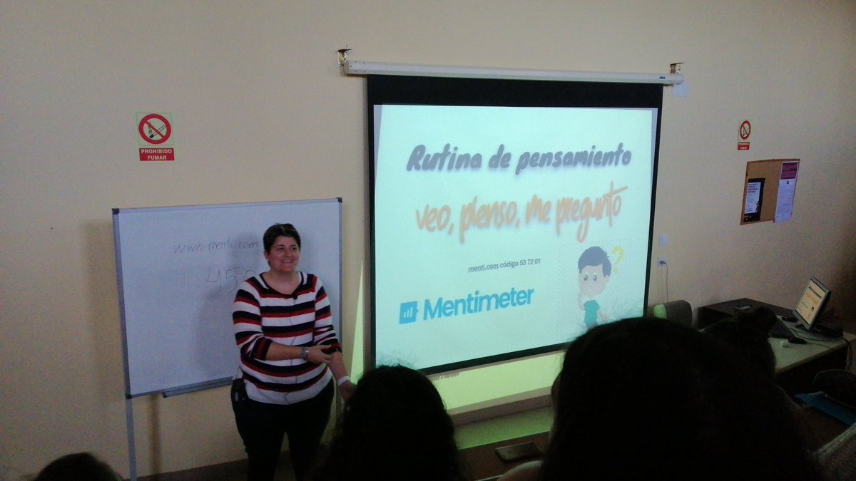menchugarralon's tweet photo. Gracias @santiagoraul por invitarme a dar clase a tus alumnos de 1ºMagisterio Primaria de la @unirioja ¡Me lo he pasado como una enana compartiendo mi visión y experiencia sobre el Nuevo Rol del Profesor! #Logroño https://t.co/tuzjkbrJJK