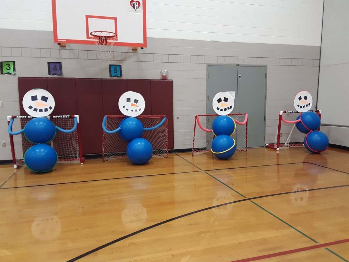 MustangPhyEd's tweet photo. Bringing Frosty in at goal for Reindeer Games! 🏒☃️ @MeadowvaleElem https://t.co/vGoXkoruhR