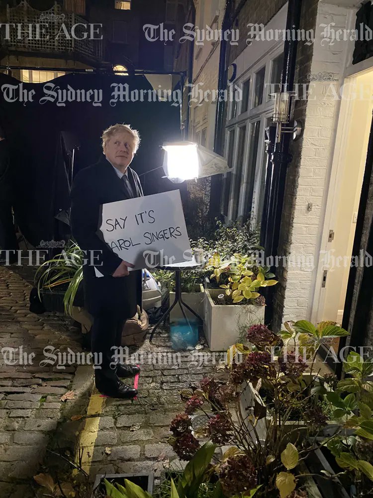 latikambourke's tweet photo. 📸 ⚡EXCLUSIVE⚡
🥝 My sit-down interview with Boris Johnson's 'Digi Kiwis' - TG's Sean Topham &amp; Ben Guerin.
📹 We take you behind-the-scenes of the PM's Brexit, Actually parody that didn't nearly happen.
🐦 Plus, their response to the 'Fact Check' furore
 https://t.co/g90DNq4b4h https://t.co/rkAvAubwk1