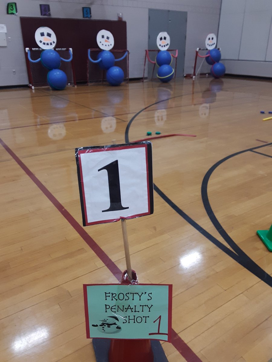 MustangPhyEd's tweet photo. Bringing Frosty in at goal for Reindeer Games! 🏒☃️ @MeadowvaleElem https://t.co/vGoXkoruhR