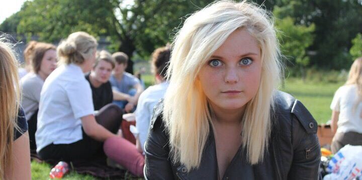 PoppyLynch's tweet photo. @amyvalentinex I wish I could find better pictures! My fave look was big hair up top and thinned out with a razor blade in the length 😅 https://t.co/M17jErVq1T
