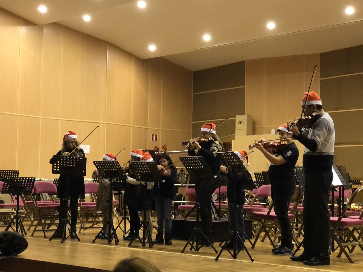 Una gran tarde de música en el auditorio de la asociación Musical Moteña disfrutando con los más pequeños de nuestra escuela de música. 

La concejala de cultura Mytea Prz , ha estado presente viendo al futuro de la música en #MotadelCuervo
