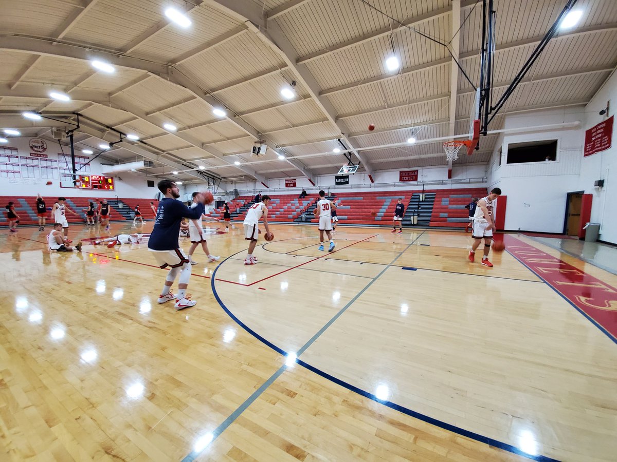 schrayguy's tweet photo. Here is @HHCometNation warming up for their contest tonight against Sacred Heart Academy

#jtv #comets #mihoops @jtvjackson @jtv_sports #jackson #hssports https://t.co/HX9gw0ahGa