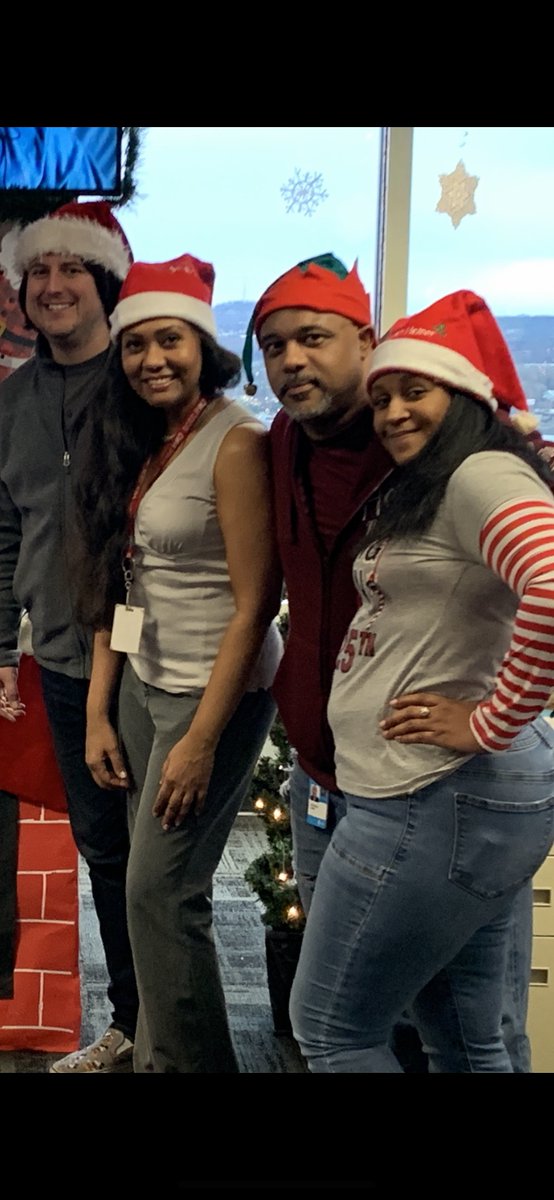 Nash6Allstars's tweet photo. Holly Jolly Hats in Nashville! @KSSchub #nash4yaks #schubertizeit #dsproud #werunsalesinthe615 #lifeatatt @TYershin2020 @DSPROUD https://t.co/NLNpYWC1Xs