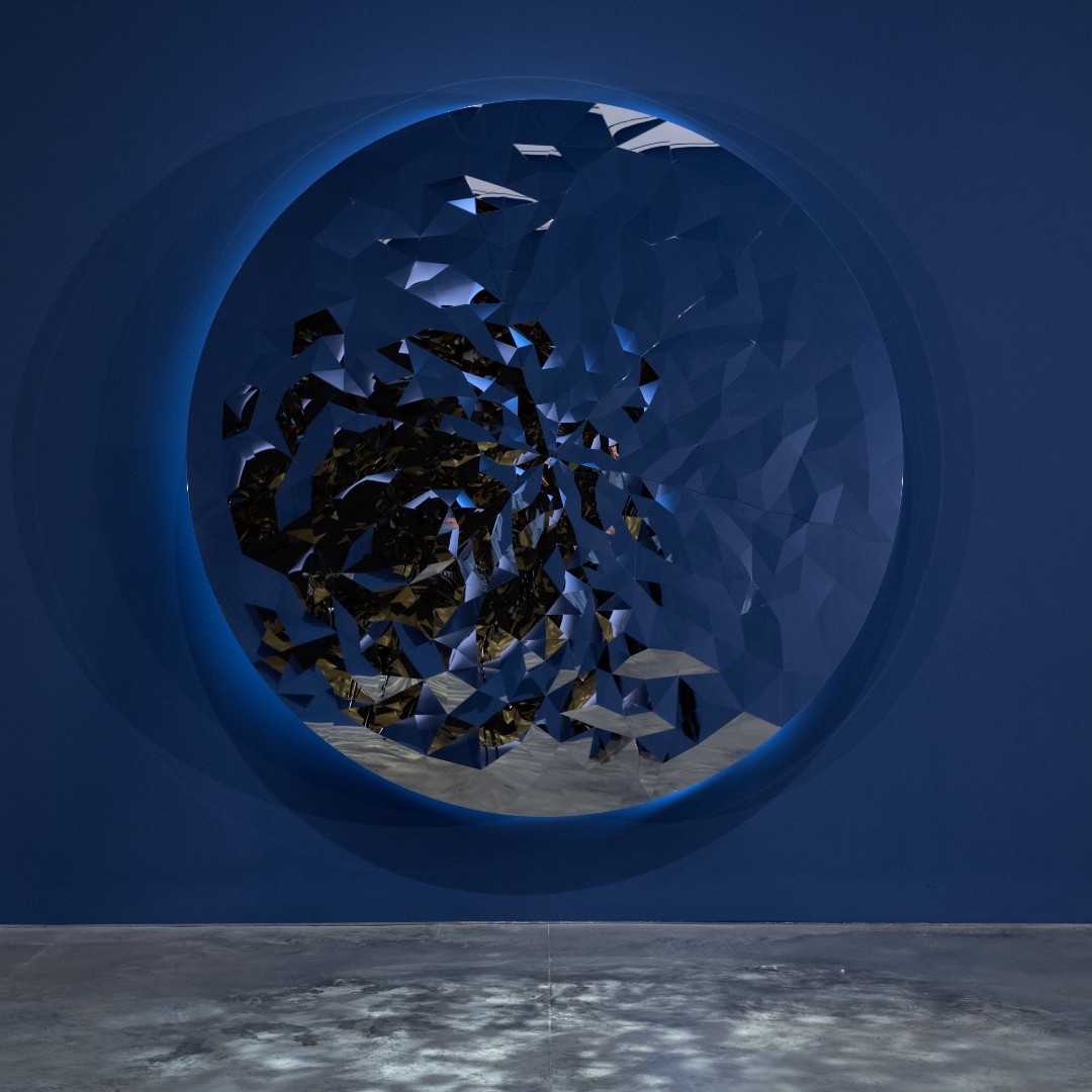 thearmoryshow's tweet photo. Galleries | New York–based #303Gallery will present Danish artist Jeppe Hein at The Armory Show 2020. This sculpture, titled “Moon Mirror,” is made of highly polished stainless steel, steel, and a motor. Courtesy of the artist and #303Gallery Photo: John Berens. #TheArmoryShow https://t.co/elyIGdq3ML