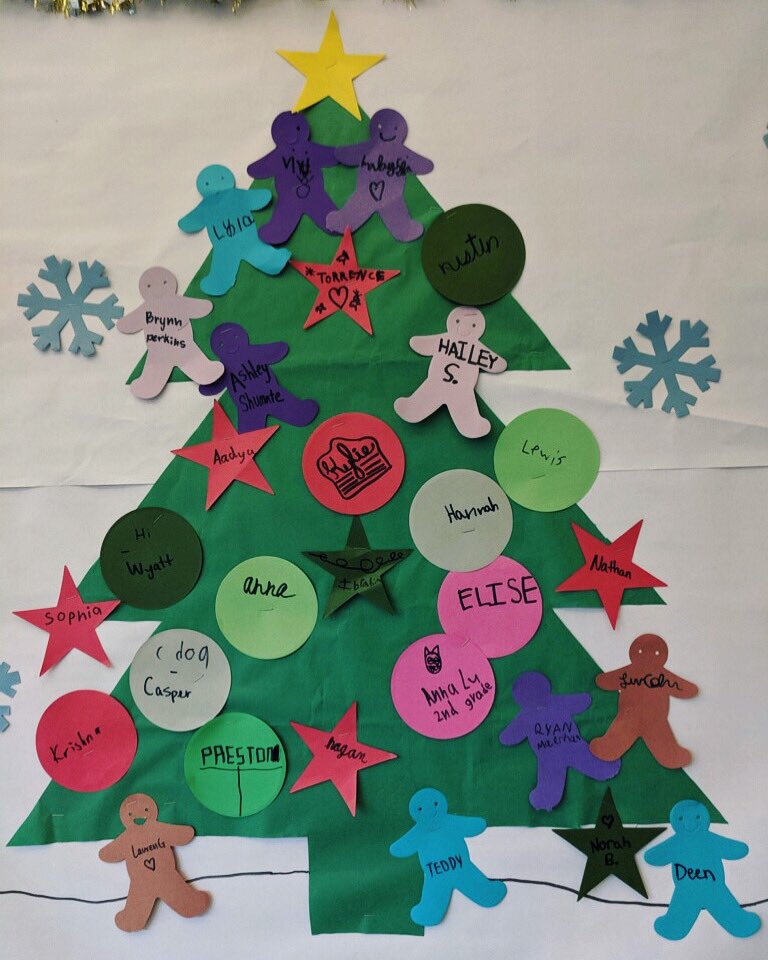 EISDCommEd's tweet image. At EASY Care, we are gearing up for the Winter Break and all the holidays that come along with it. Please remember to pack a lunch on Friday for the early release date. #EanesISD