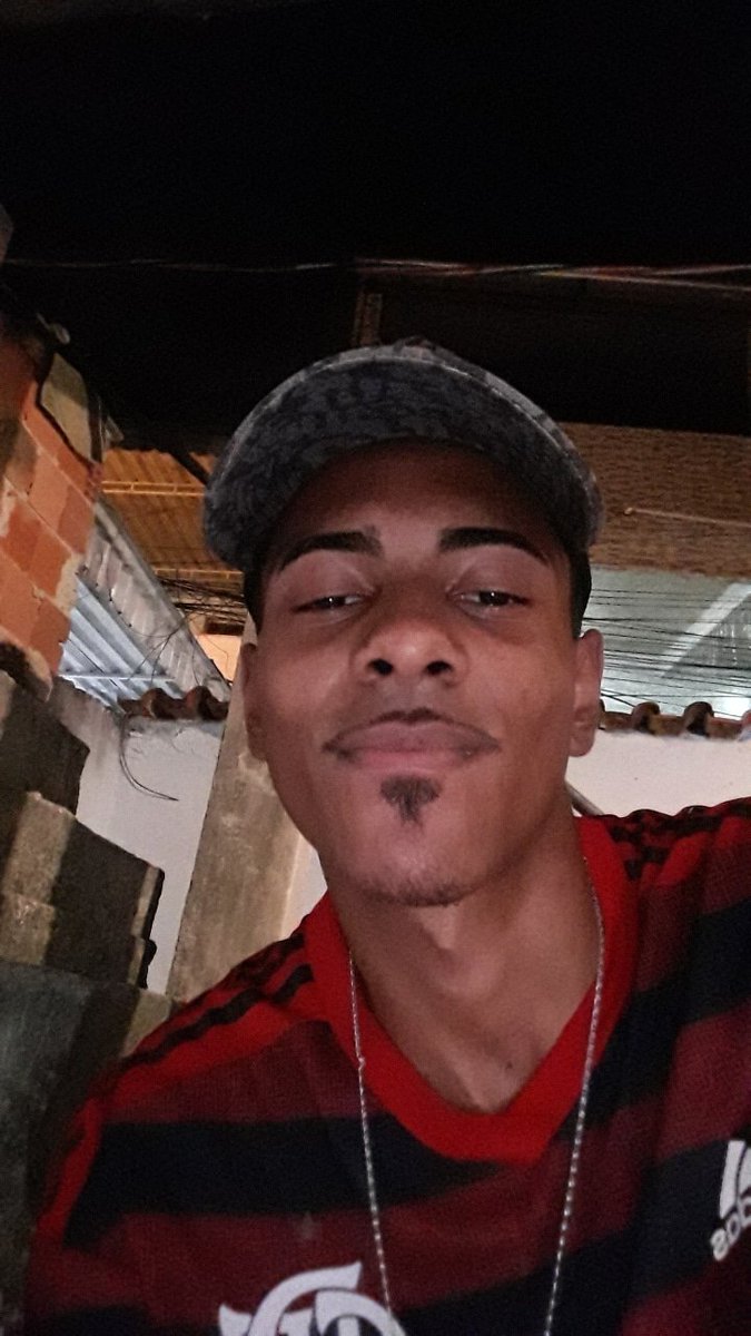 rhuanb0's tweet photo. fiquei bonitinho de boné hehe https://t.co/zmlI3BDUDr