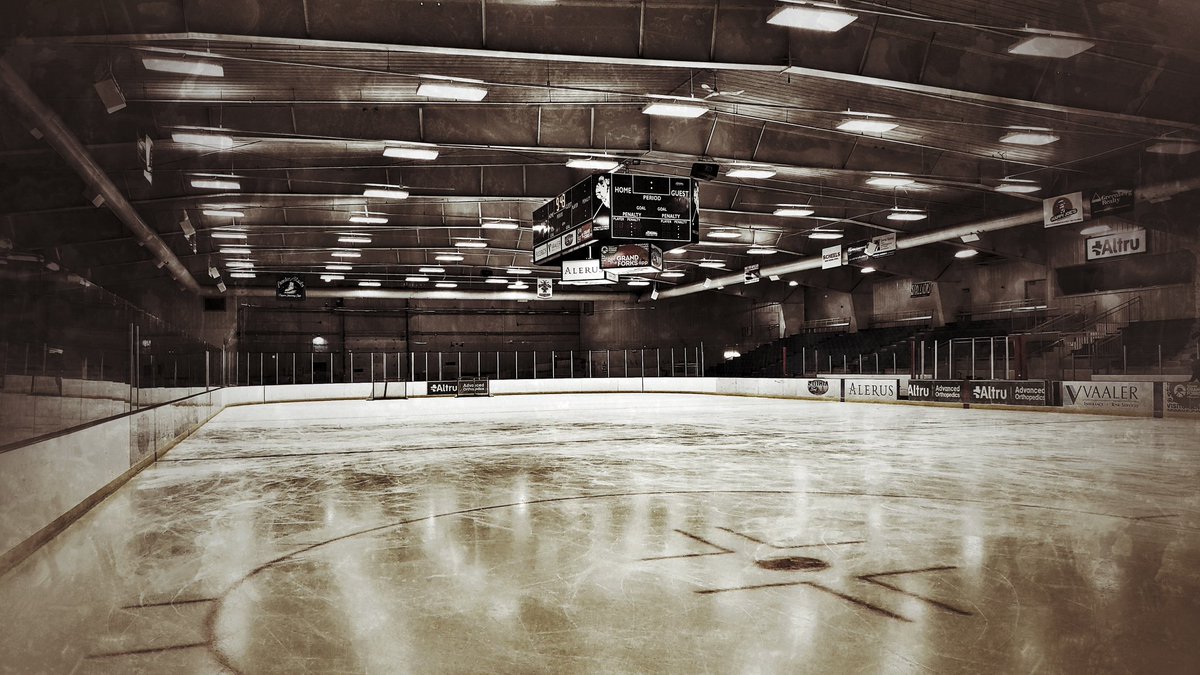 GfStallions's tweet photo. Ita stallions game day first home game of the season vs northwood we are at the pur pur puck drops at 6:30pm https://t.co/3exl9GbIQH