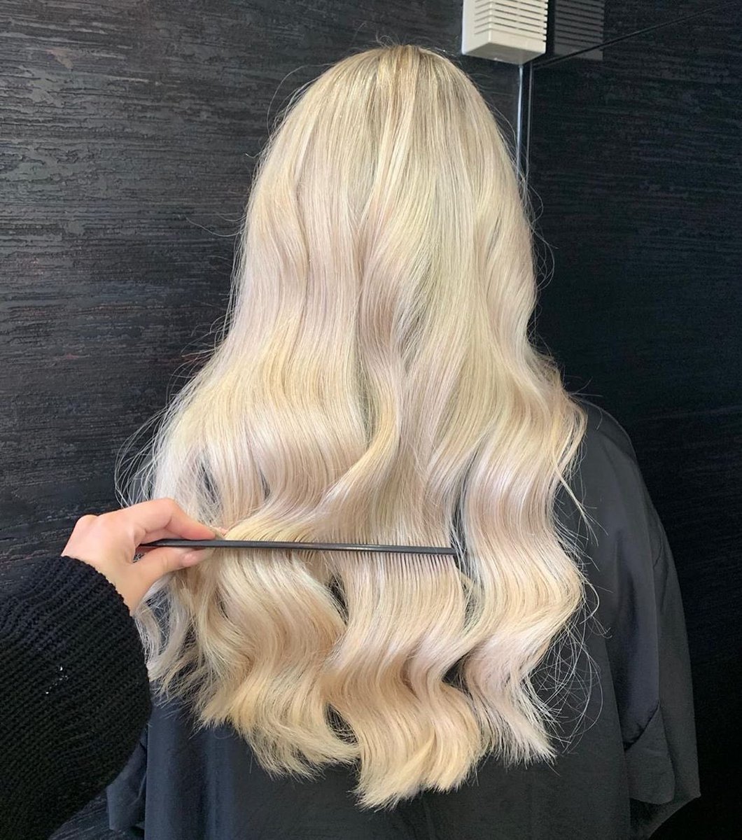 toniandguyworld's tweet photo. Crisp ice blonde for winter complete with glamourous waves TONI&GUY Wilmslow Assistant Courtnee and newly-qualified technician, Olivia π« #partyhair #blowdry #beyourbestblonde #colourmenu #brightblonde #waves #wavyhair https://t.co/h1zdUmVqkH