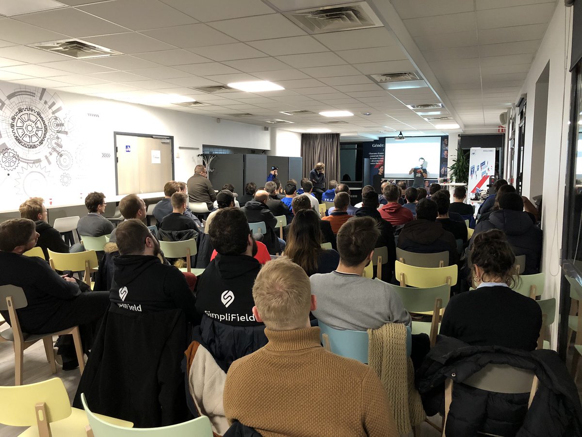 APerrin10's tweet photo. From key/value to multi-model #database @tgrall presentating and demoing tonight #redis @chtijug in Lille. #Timeseries #Nosql #search #graph @RedisLabs https://t.co/psva4Ug7hz