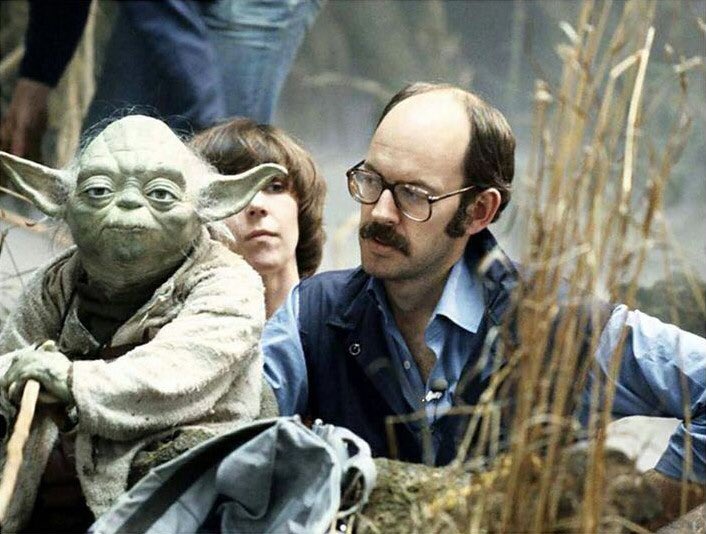  #LesCinéastesDuHangarRangée 9179 - FRANK OZ25 mai 1944 -(U.S.A)- Dark Cristal (82)- Les Muppets à Manhattan (84)- La Petite Boutique des Horreurs (86)- Quoi de neuf, Bob ? (91)- In and Out (97)- The Score (01)Et bien sûr, Yoda c’est lui- Joyeuses Funérailles (07)