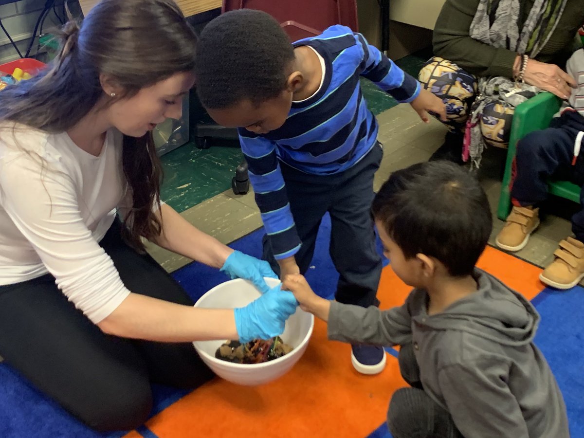 Miss_SCahill's tweet photo. Had some excellent helping hands while making gingerbread cookies today! ⁦@NBTECC⁩ #gingerbreadweek https://t.co/OQ7Iy3EcUw