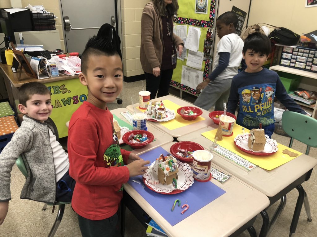 traceyclaw's tweet photo. We had a fun morning making gingerbread houses! @McDivittSchool https://t.co/gKXbGfT2W3