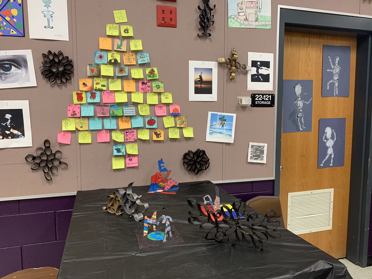 nvicchia1's tweet photo. @Royalmurph_RRMS  Art Show!! https://t.co/mwRSBFffZq