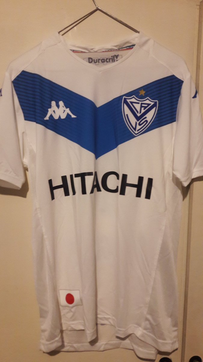 velezgigante's tweet photo. Antes de irse a Italia para jugar en Bologna, Nico Domínguez nos entregó otra camiseta para sortear entre nuestrxs seguidorxs.

¿Cómo hacer para participar?
- Seguirnos en Twitter y dar RT al sorteo.

- Tendrán triple chance si nos siguen en YouTube: https://t.co/IuRksGltaN https://t.co/soX80oOMgi