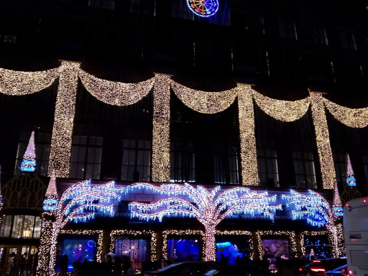 PPCNewYork's tweet photo. Even the rain couldn't dampen spirits whilst watching the light show at Saks on 5th Avenue. https://t.co/8tWuvBdfOH