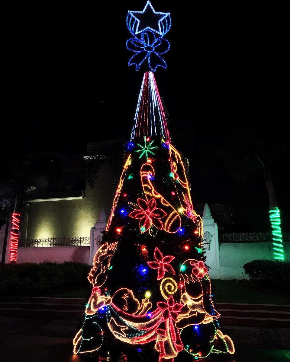 YVillarin's tweet photo. ¡Que hermosa està nuestra Plaza! @amigosdebayamon @ramonluisrivera #navidad #Bayamòn #debayamonpalmundo #whateverpuertorico #miciudad #PuertoRico https://t.co/4WzQQkNFmS