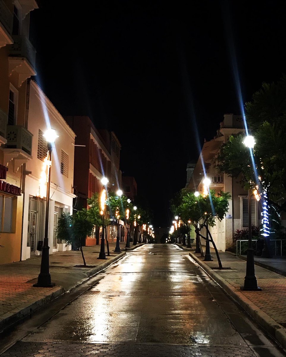 YVillarin's tweet photo. ¡Que hermosa està nuestra Plaza! @amigosdebayamon @ramonluisrivera #navidad #Bayamòn #debayamonpalmundo #whateverpuertorico #miciudad #PuertoRico https://t.co/4WzQQkNFmS