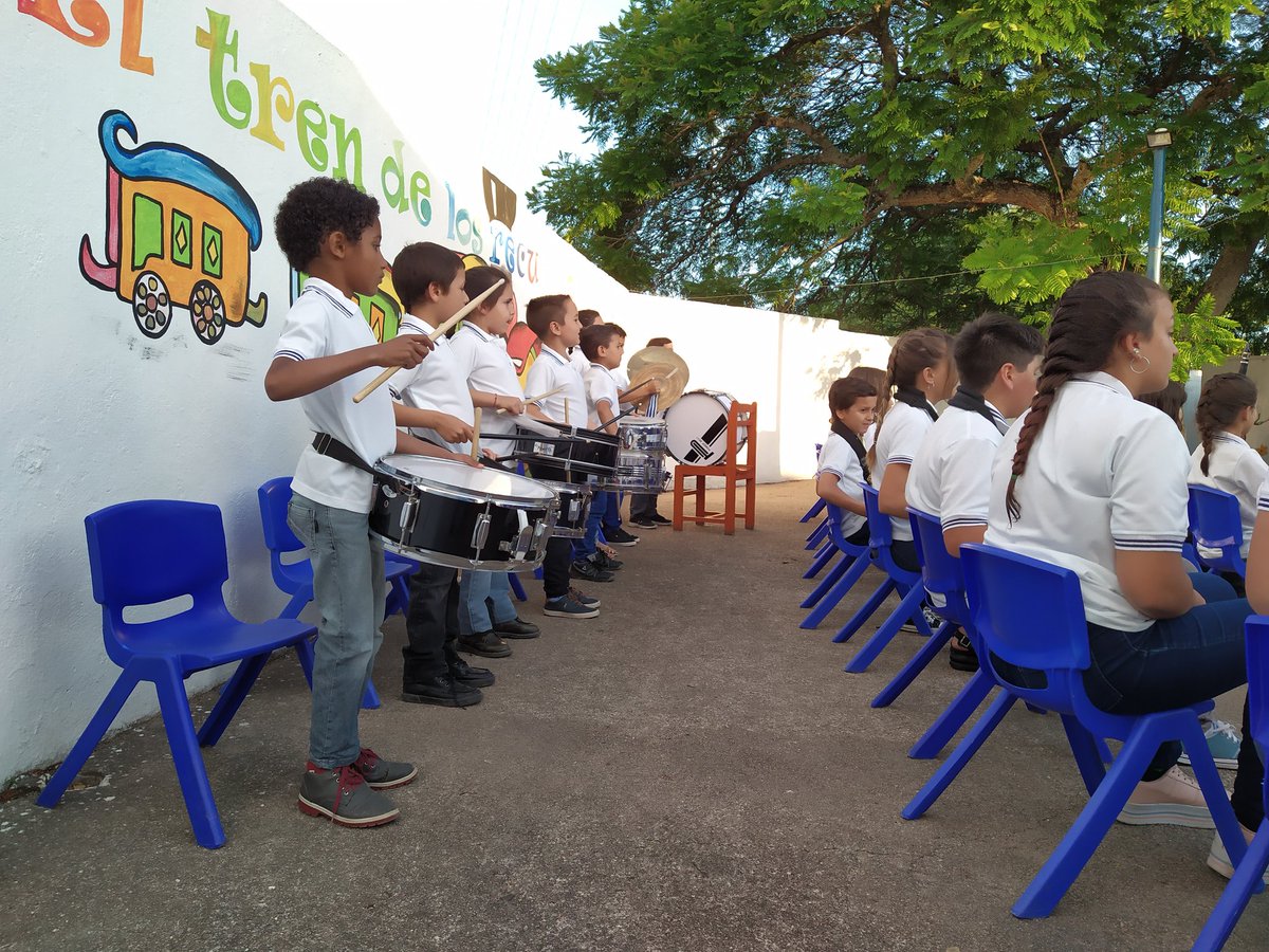 RedBandas's tweet photo. Fiesta fin de cursos Escuela Nº 34 de Casupa. Nuestra Banda Juvenil De Casupa abrió el acto. https://t.co/Rge3m76ZFr