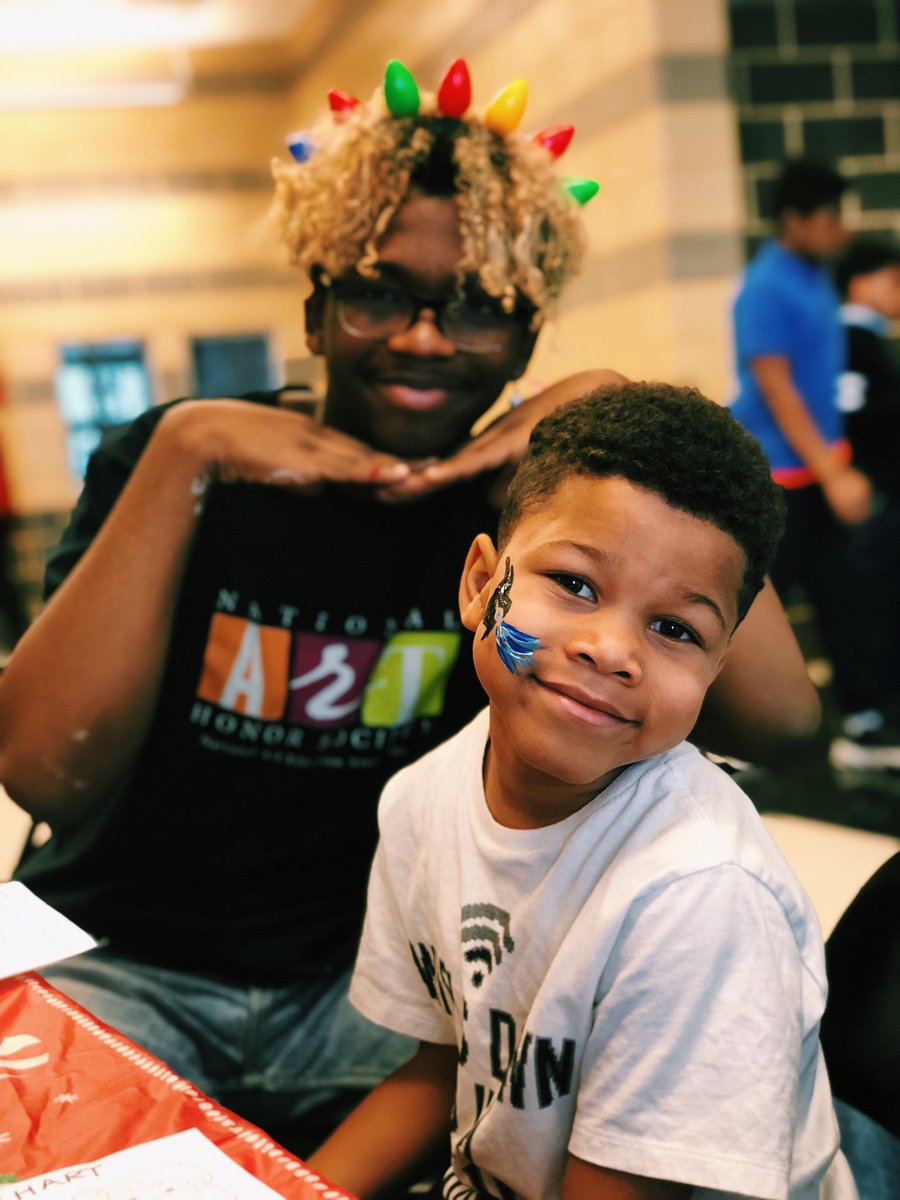 ohhsnahs's tweet photo. It’s always a good time at Clipper Claus! Thanks for letting us paint candy canes and ice dragons on you! ❤️🎁 https://t.co/6EVDAJORsQ