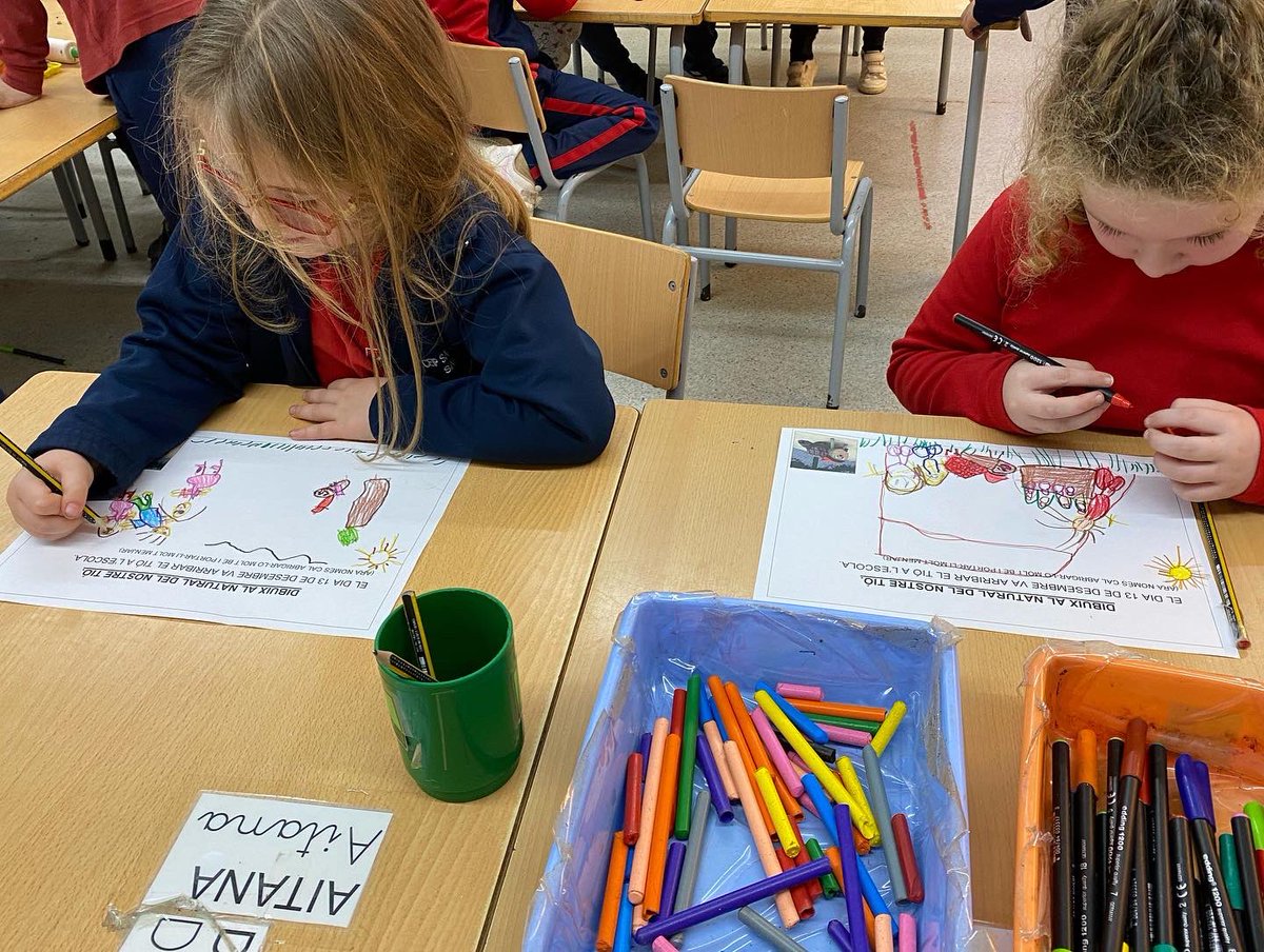 Santfrandassis's tweet photo. Fent feinetes a P5... #escola #escolasantfrancescdassis #santjoandespi #infantil #p5 #feinetes https://t.co/hMJTdeabKJ