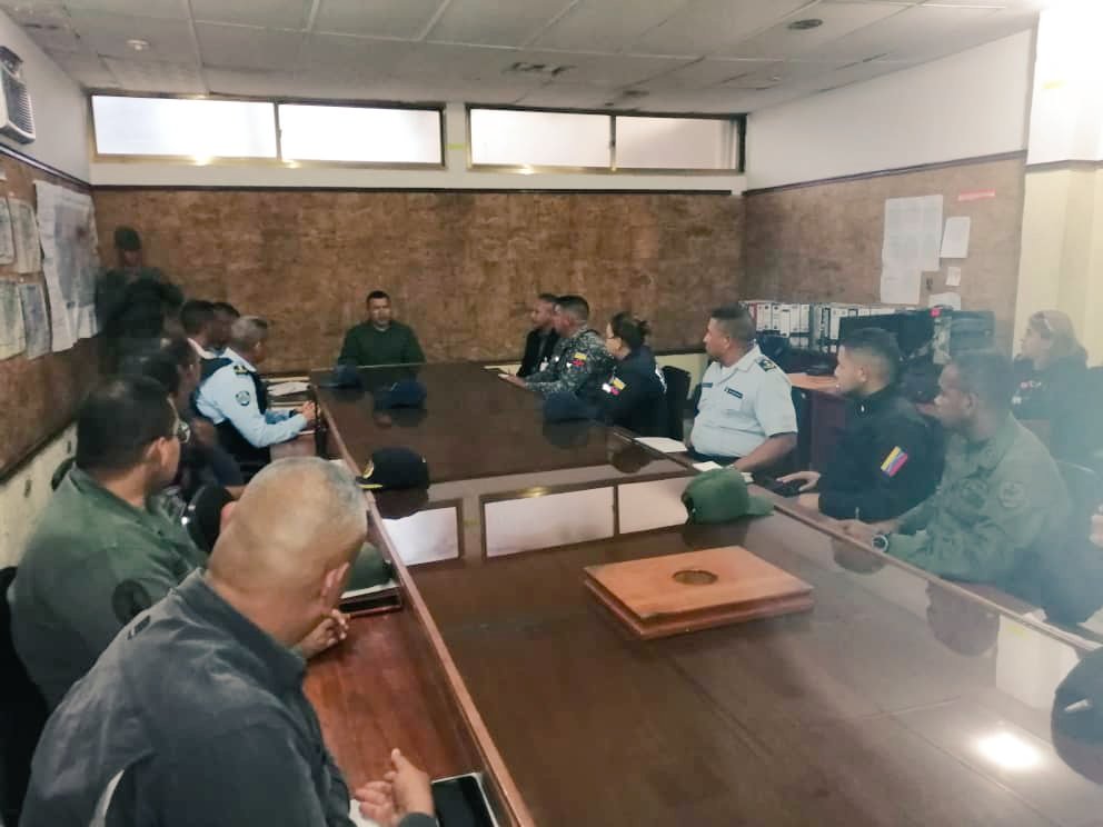 En horas de la tarde el Com. G. Francisco Hércules, Jefe de este Despacho, asistió a reunión de seg. ciudadana, dónde asistieron las instituciones militares y órganos de seguridad ciudadana del Municipio Bermúdez, donde se trataron estrategias de seguridad Navidades Seguras 2019.