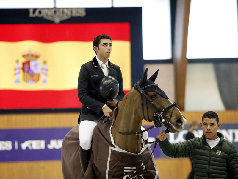 Ecuestre_es's tweet photo. Vídeo del primero de los dos triunfos de Pablo Valle en el CSI2* de A Coruña #csicasasnovas #casasnovas #csicoruña #jumptogreatness #FEIWorldCup @oxersport https://t.co/GQ3EvcckPV https://t.co/dBCDdDHcJL
