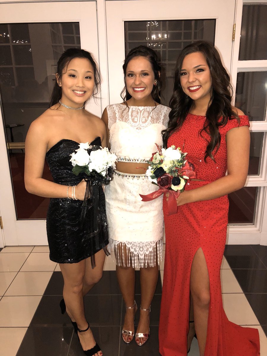 mmooooore's tweet photo. Happy nasty 19🥂 @peytonnrobinson love your crazy self and hope you have a great day 🤪❤️ https://t.co/57YJ0wrvA6