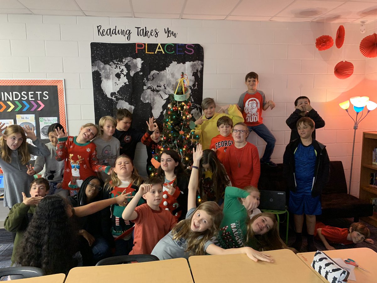 MrsEmilyToller's tweet photo. Such a fun day in our festive wear! Looking good, kiddos! https://t.co/UIFxe5uMg0