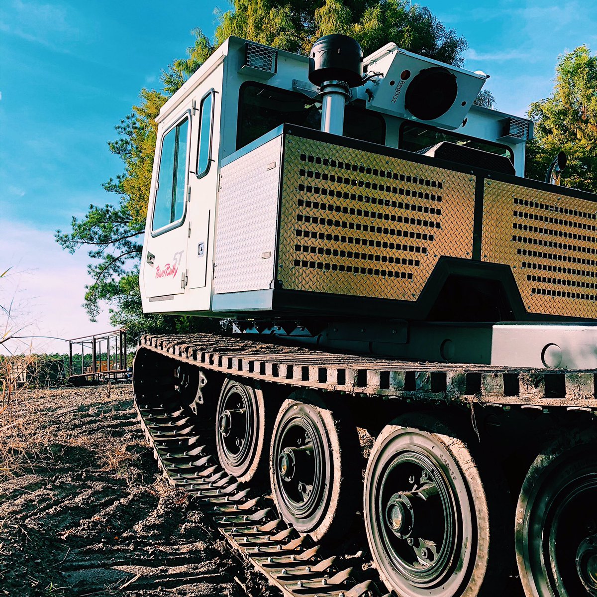 Trucking through the week like...
#powerbully #trackedvehicle #florida