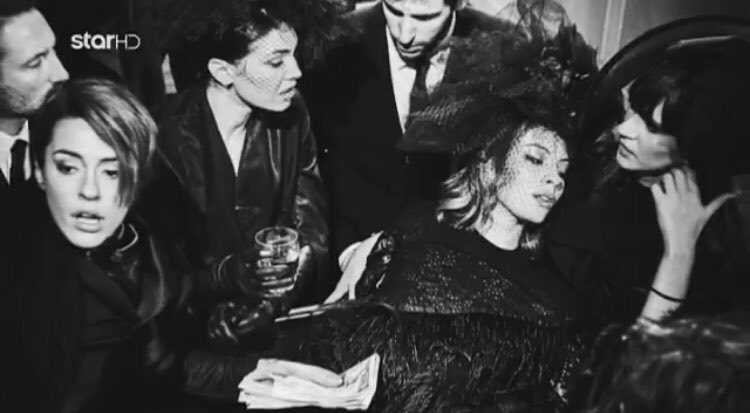 vlaxodhmarxos1's tweet photo. Opeeeen stoneeeee ti close me in.
 no sun, no sun to seeeeeee me
 instead of  bride should
 I have to dress to dress in blackkkkkkkkkkkkk #gntmgr #gntm2019 https://t.co/VuqtEi9Xip