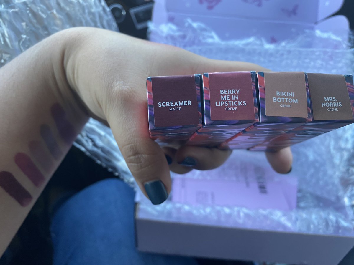 jesscuuzz's tweet image. FINALLY got my @ColourPopCo and @safiyajn collab lipsticks and I freakin love them!!! Every aspect of them is stunning, i mixed all four of the shades I got and the result was insanely beautiful (swatched different than it went on though haha) 😍💄💋