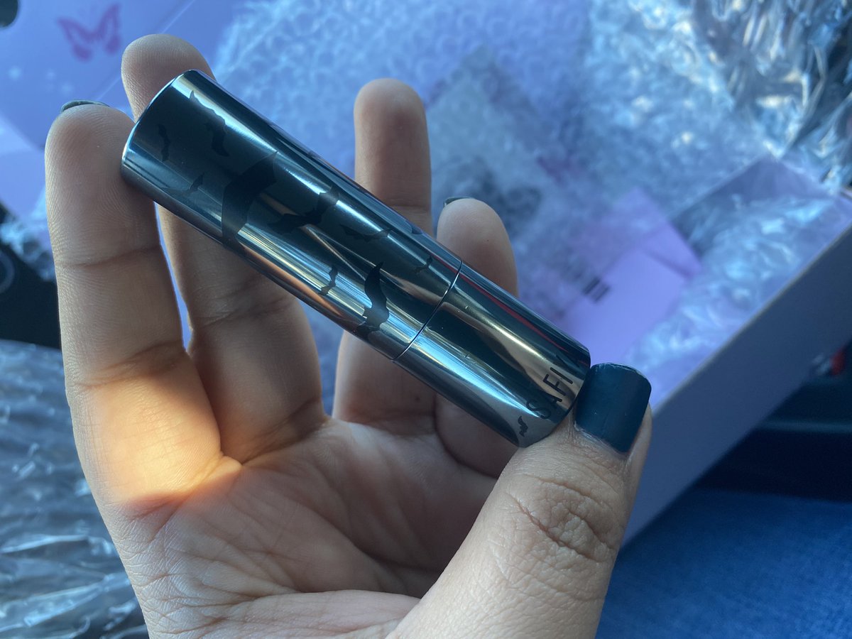 jesscuuzz's tweet image. FINALLY got my @ColourPopCo and @safiyajn collab lipsticks and I freakin love them!!! Every aspect of them is stunning, i mixed all four of the shades I got and the result was insanely beautiful (swatched different than it went on though haha) 😍💄💋