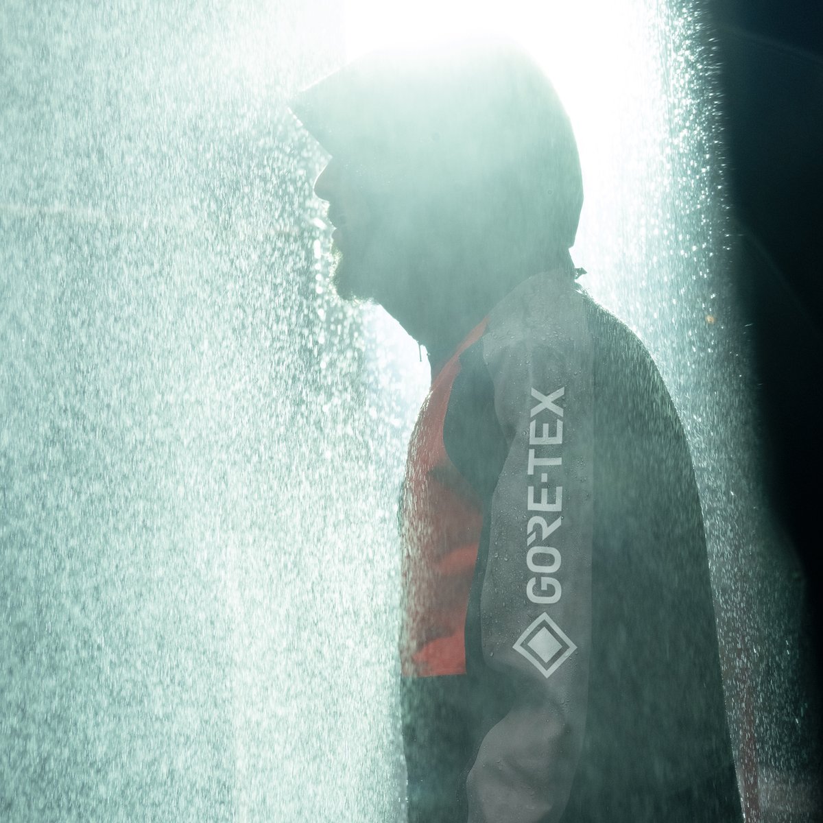 GORETEXna's tweet image. Our specially-engineered Rain Room simulates drizzle, downpours, and full-on storms—and any other rain that nature could throw at you. Find out more: bddy.me/2M7uAGK #TestedForLife
#goretex