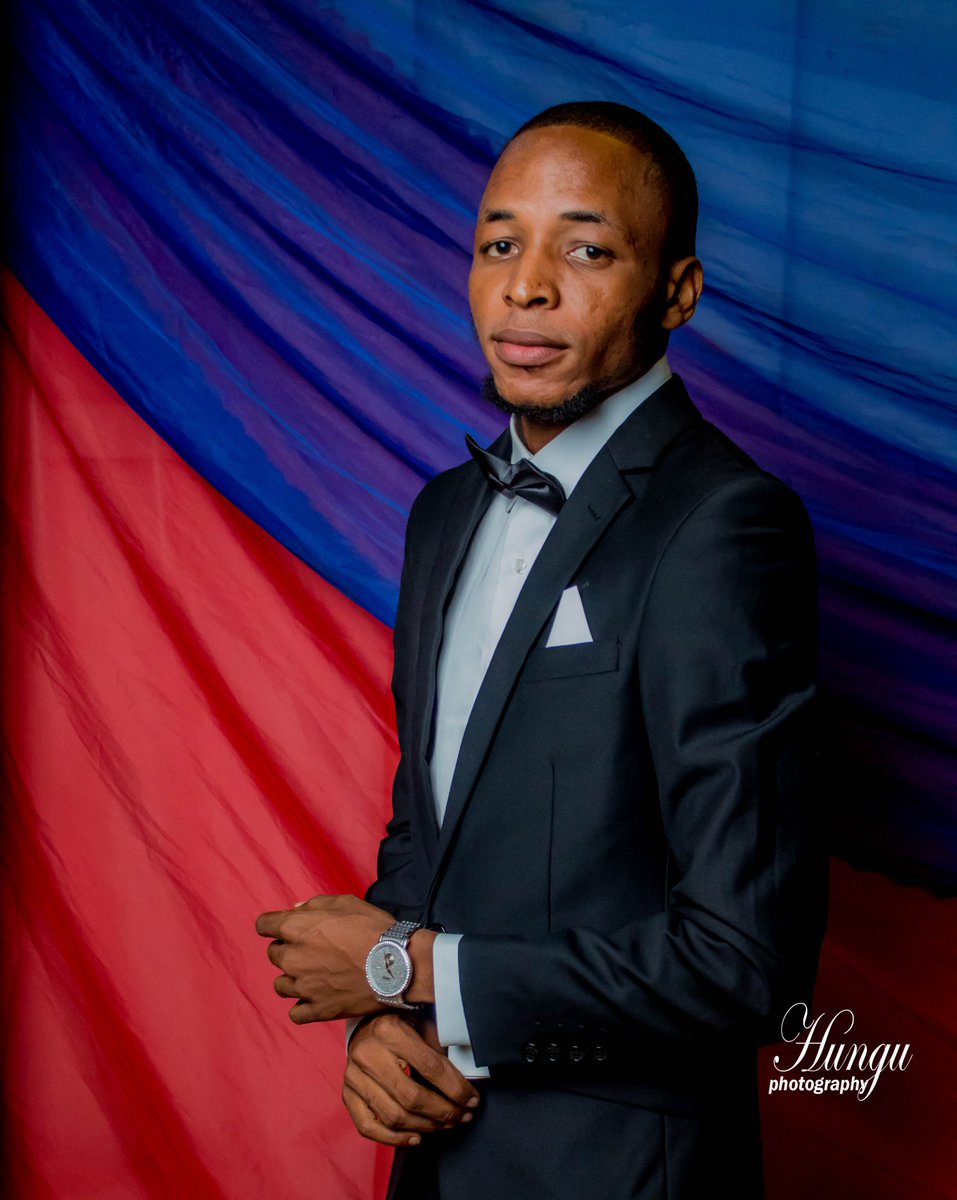 Ibrahimdanja195's tweet photo. at graduation π dinner π
#BUKchapter
#classof2k19 https://t.co/d3UbvWyNlP