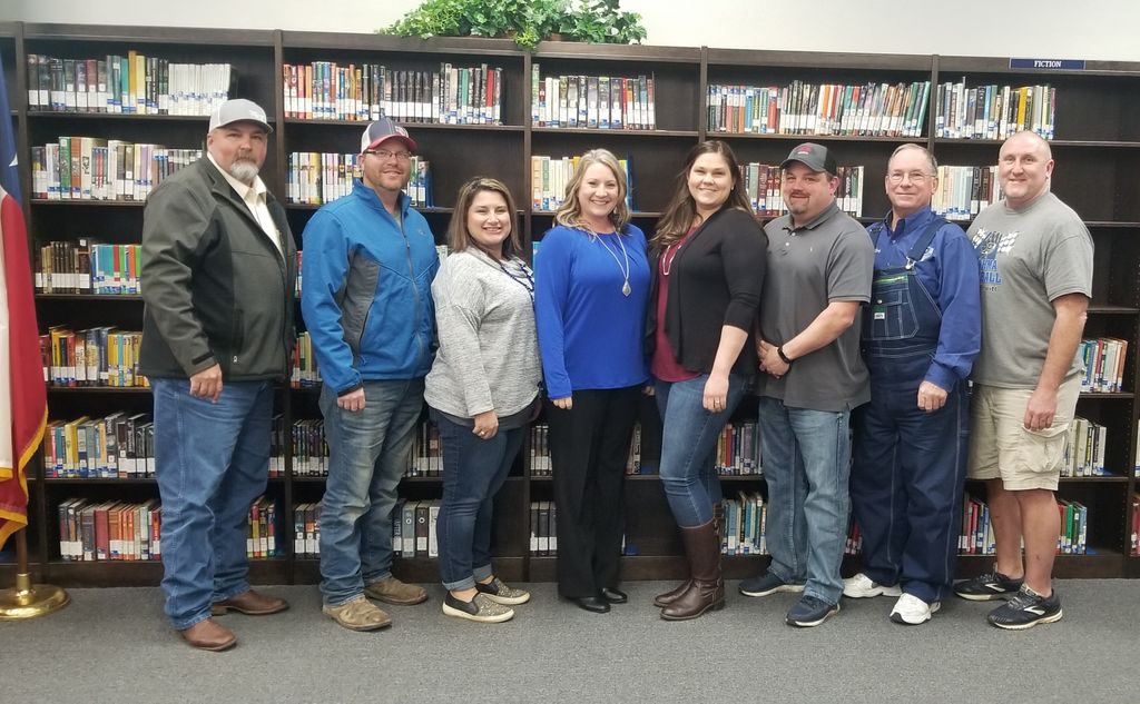 Pewitt_CISD's tweet photo. PCISD school board hired Mrs. Melissa Reid as the new superintendent for the district at Monday night's meeting. Mrs. Reid begins her new duties on January 6th. Welcome to PCISD, Mrs. Reid! https://t.co/4aaOfRPGGi