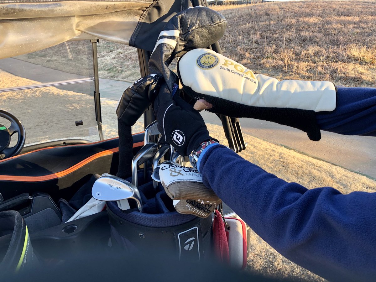 OkcDavey's tweet photo. Never too cold for golf! #improvise, #golfmitten, ⁦@OakTreeNational⁩ https://t.co/s60OO8Hljn