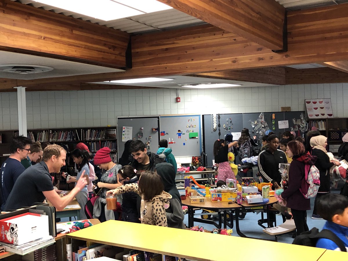 ernestmorrowcbe's tweet photo. Merry Morrow is another huge success!!  Thanks everyone for their donations so that kids can buy presents for their families. #wearecbe #cbearea3 #emsloveslearning https://t.co/iY4pOpCJQZ
