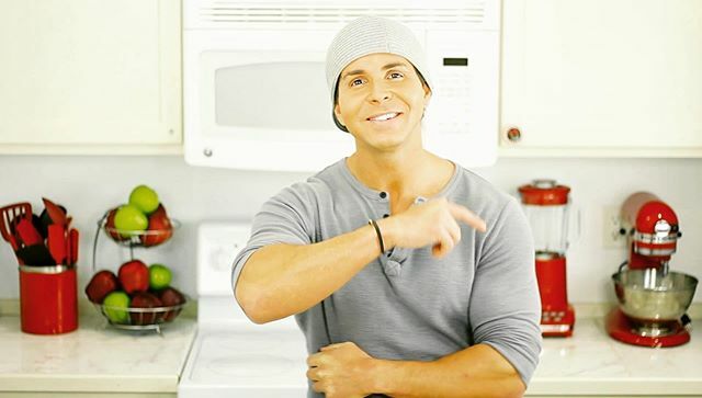 NurseStefan's tweet image. YO!!.. What's your favorite #healthysnackin ?
(Follow: @nurse.stefan )
⠀
It's true-- I've got #sweettoothproblems .. I'll admit it! But while most people see me chewin on my favorite snack from @mambausa -- I am always trying to live a #healthylifest… ift.tt/2EtCW7r