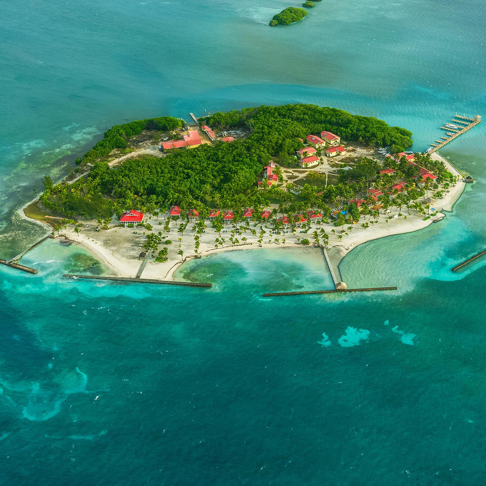BlueBottleRoses's tweet photo. This Private Island Resort Off the Coast of Belize Is the Luxury Adventure Getaway of 2020 https://t.co/pMqKz0fjip https://t.co/Gkz6sYyEIS