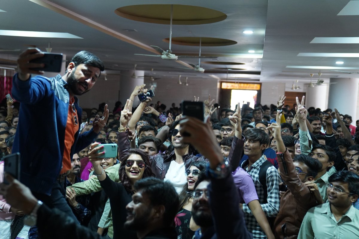 JaniChiragjani's tweet photo. G Promotions Day 1 😍

જે કાયદામાં રહેશે તે ફાયદામાં રહેશે. G is Releasing on 03/01/2020

#Gthefilm #chiragjaniactor #Chiragjani #Acpsamrat #AshadeepCineProduction  #KAAPPAAN #Ranjith #followback #police #Gujrat #gujratifilms #urban https://t.co/eiZpPXppDl