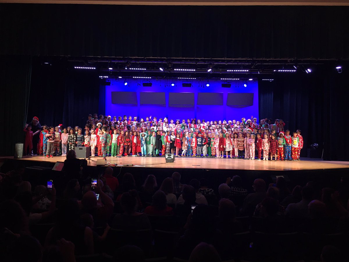 ApNighthawk's tweet photo. Primary Winter Concert 2019 🎄🎄 https://t.co/4SI94JdSqP