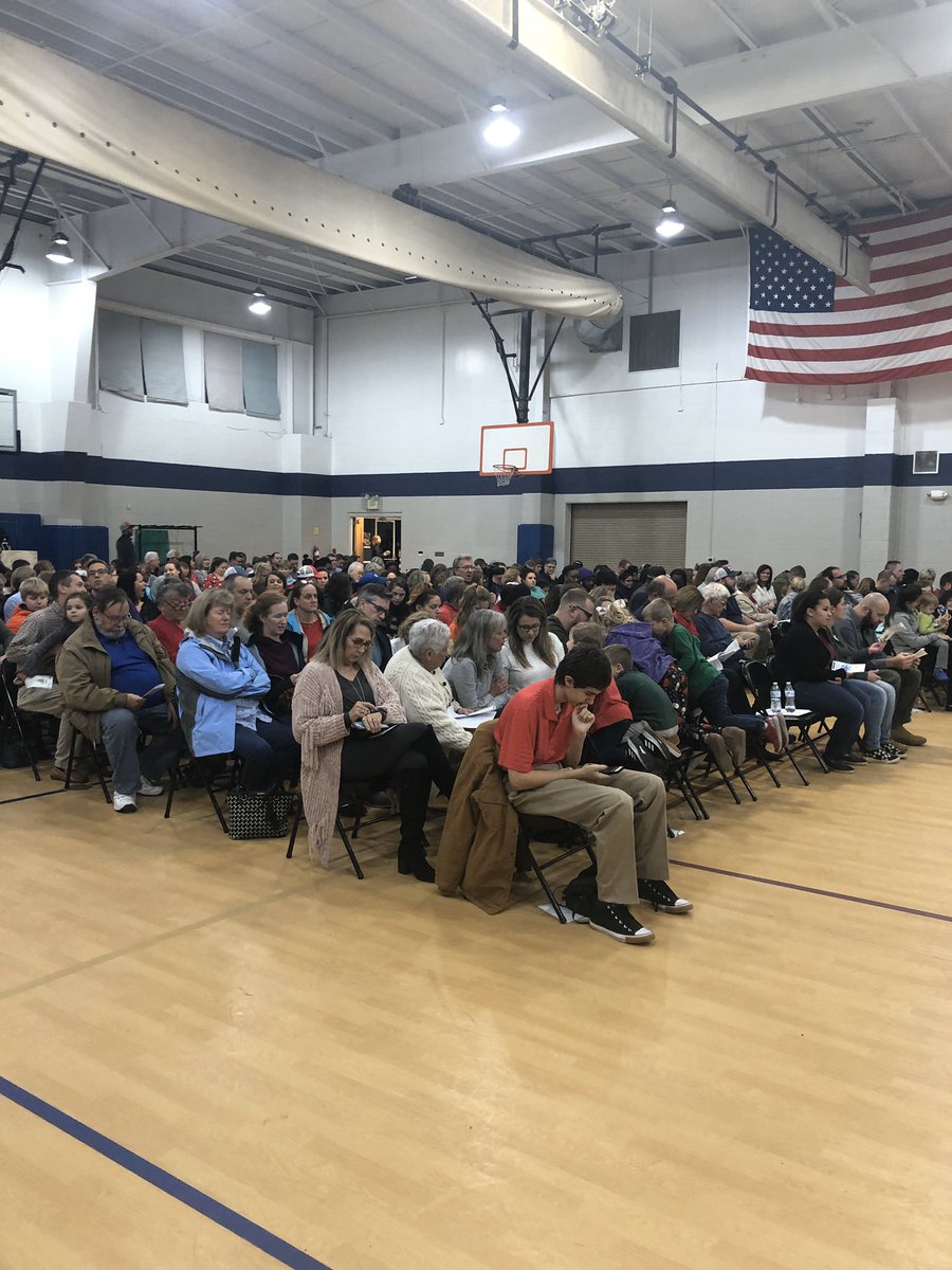 lisahervey's tweet photo. Incredible turn out at 4th Grade Concert -December Gifts @EASTWAKEACADEMY #web4meEWA Thank you EWA Specials &amp; 4 Grade TEAMS! #thisisK4EWA #EWAWOO @DunavanMusic @missmcglamery https://t.co/eH1YyiLFWN