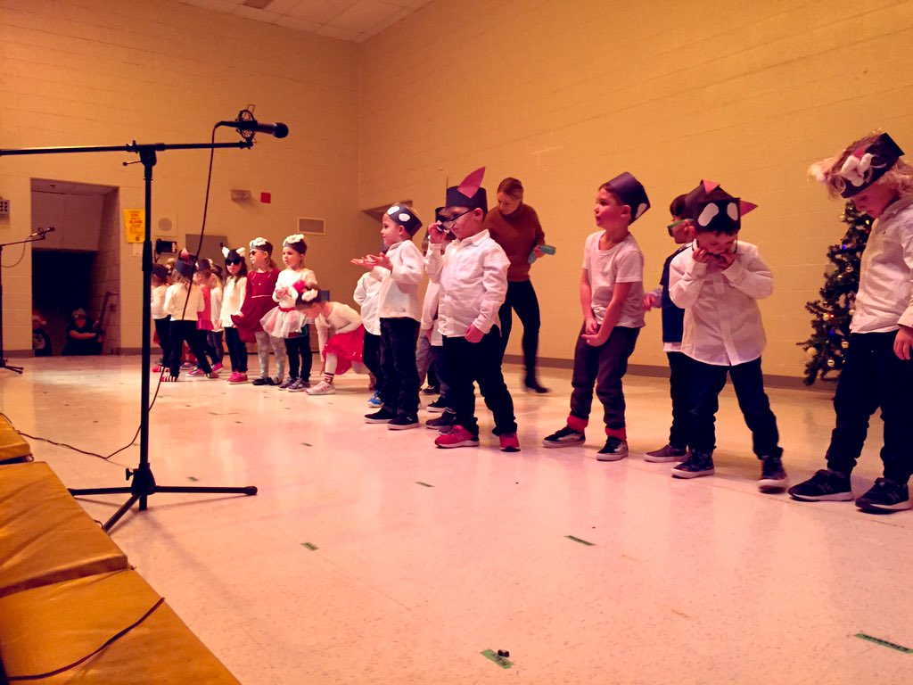 msmcgovarin's tweet photo. Christmas Concert complete! Way to go Room123! #kinderconcert #ohwhataspecialnight #santaclausrock https://t.co/h69NRfZnqY